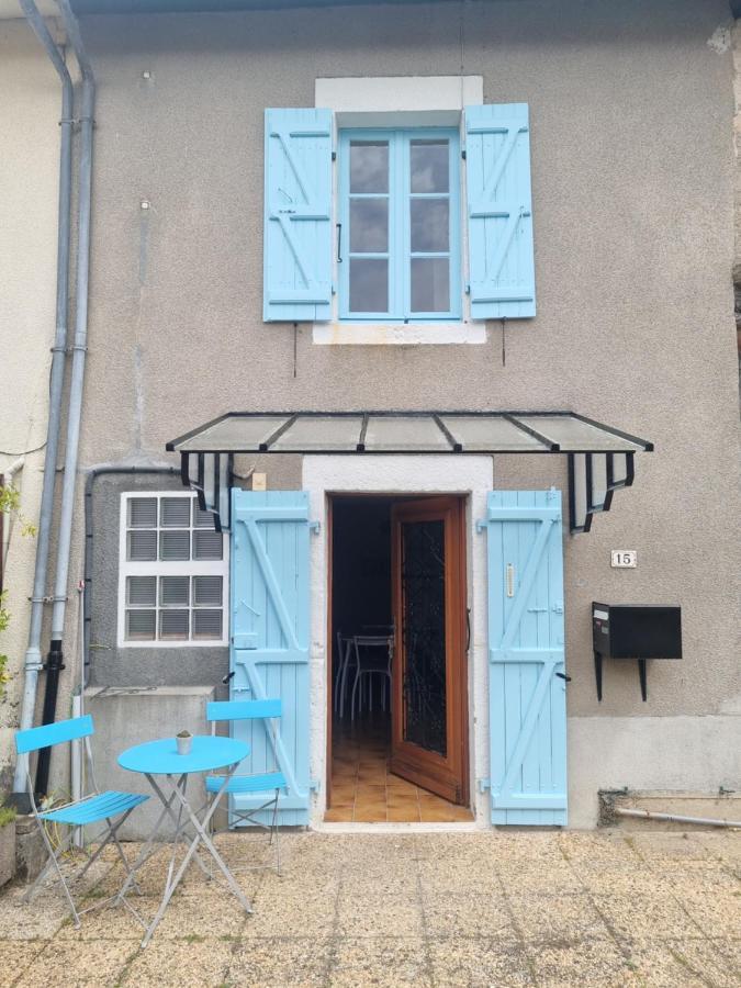 Jolie Petite Maison Dans Village Fortifie Brigueuil ภายนอก รูปภาพ